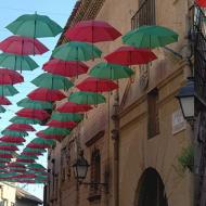 Les ombrelles du Poble Espanyol de Barcelone