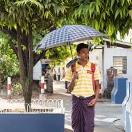 Promeneur à l'ombrelle