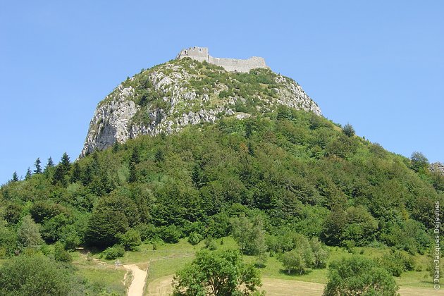 Le château de Montségur pris en 1244 et reconstruit à la fin du XIIIe siècle