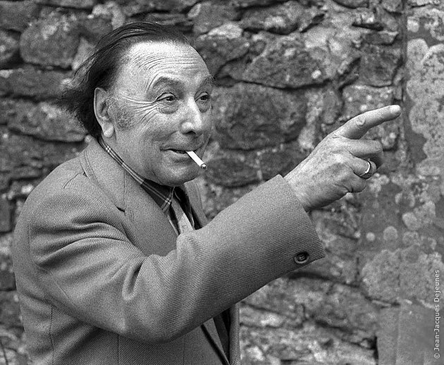 René Nelli au château de Bouisse, Aude, en 1975