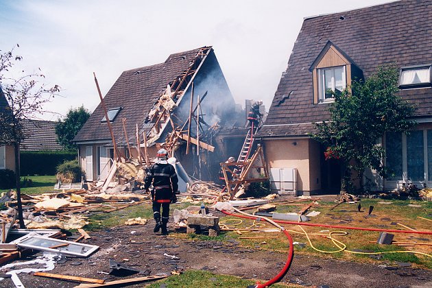 2003 - Explosion à la Gendarmerie