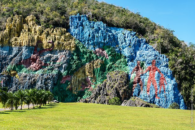 Mural de la Prehistoria