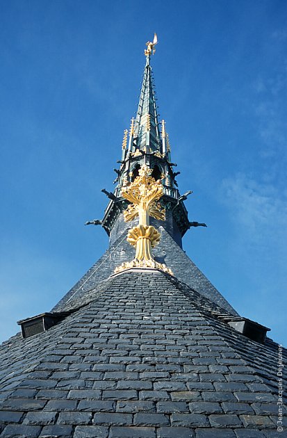 Vue sur le Saint Michel de Frémiet