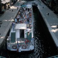 Péniche à quai