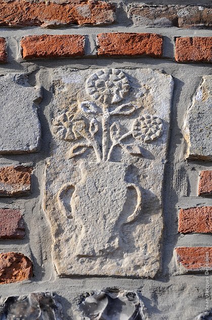 Détail du portail de l'ancien cimetière