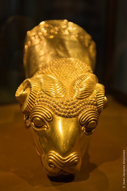 Rhyton en or