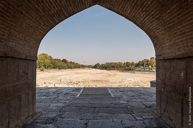 Pont Khâdju