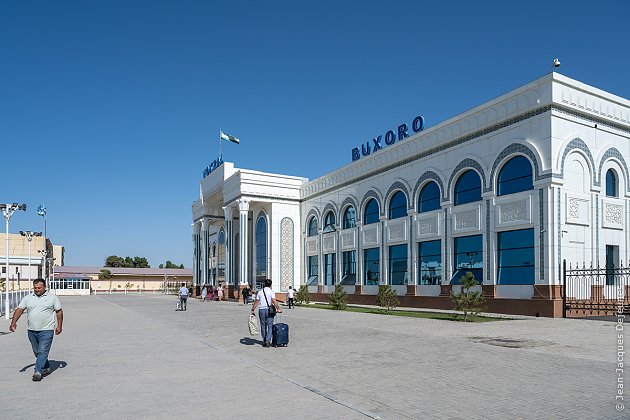 Boukara : Entrée de la gare