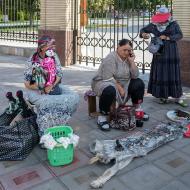 Vendeuses de colifichets