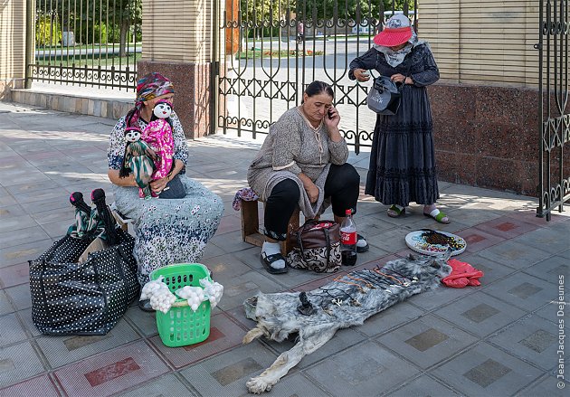 Vendeuses de colifichets