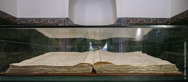 Coran devant le mihrab