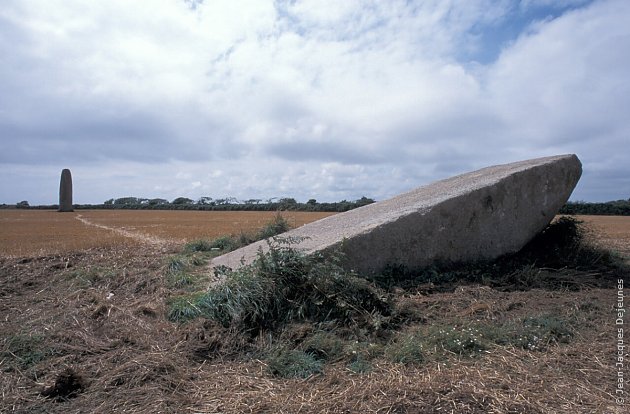 Second menhir de Kergadiou