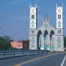 Église aux deux tours