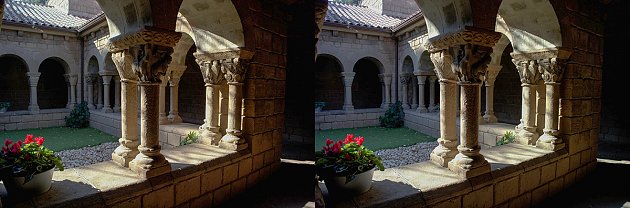 Reconstitution au Poble Espanyol du cloître du monastère de Sant Pere de Rodes