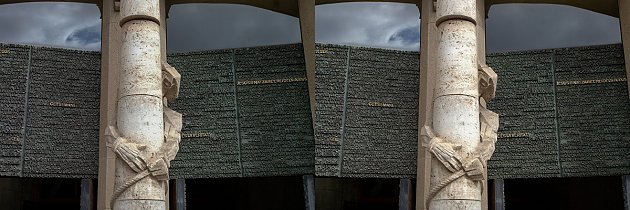 La Flagellation sur fond des portes en bronze