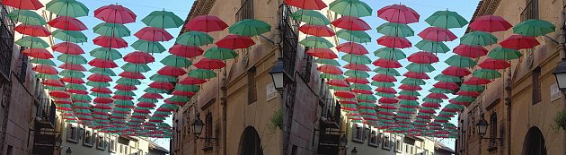 Les ombrelles du Poble Espanyol de Barcelone