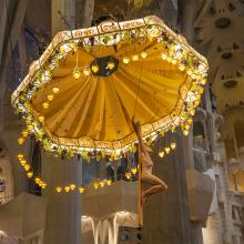 Crucifix sous le baldaquin