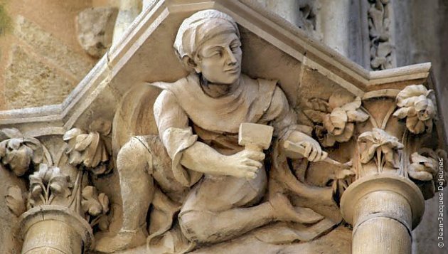 Le tailleur de pierre. Cathédrale Notre-Dame-de-Paris