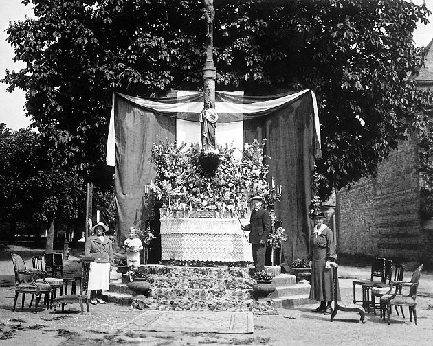 1930 - Reposoir au Calvaire