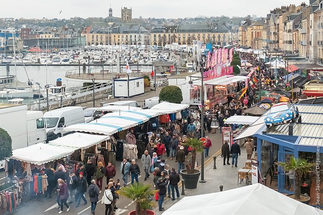 Vue du quai Henri IV sur le quai Duquesne