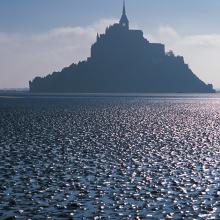 Le Mont émergeant des sables