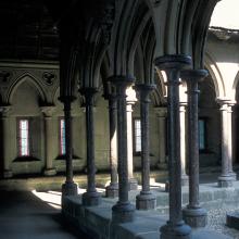 Colonnettes en quinconce du Cloître