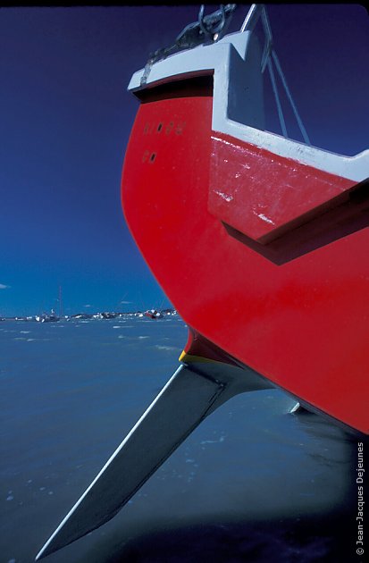 Bateau rouge