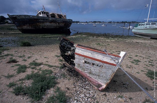 Barque éventrée