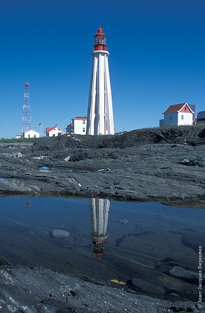 Phare et son reflet